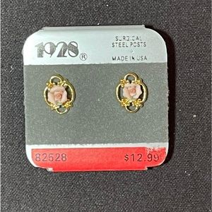 119 - 1928 porcelain earrings